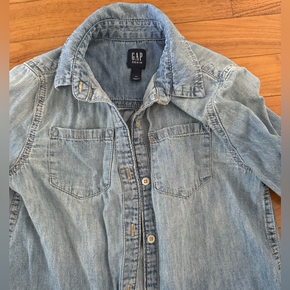 Gap kids denim button down shirt - Picture 2 of 2